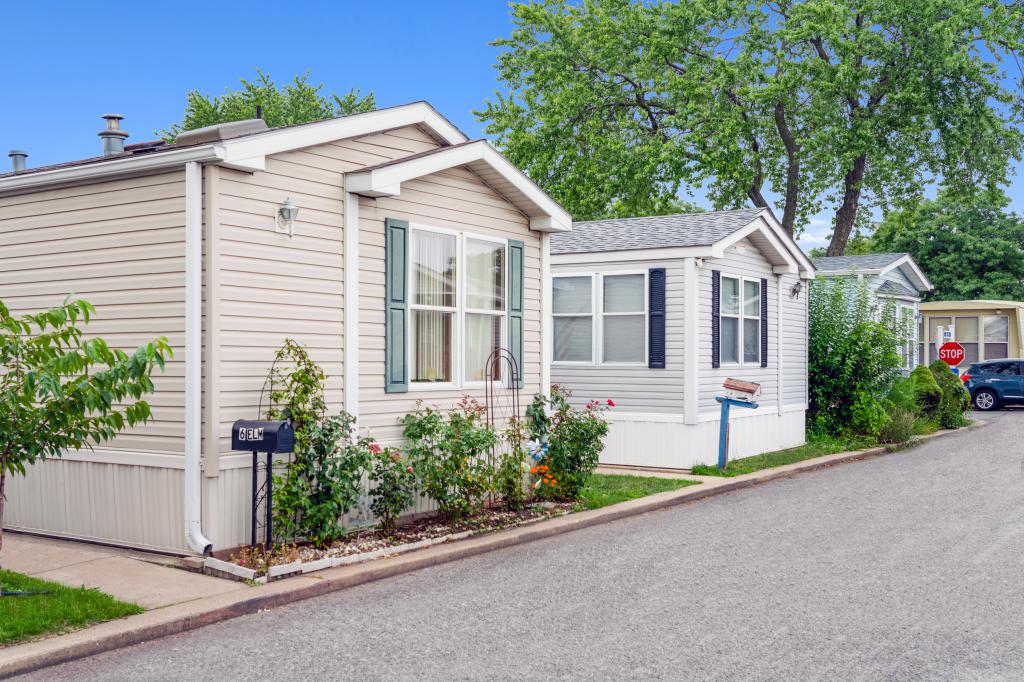 manufactured home in a community near Chicago - Find mobile homes for sale Chicago
