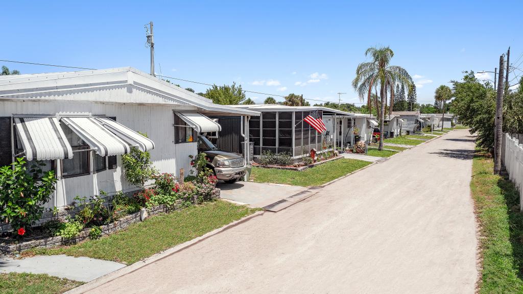 Boulevard Estates community street view in Clearwater FL