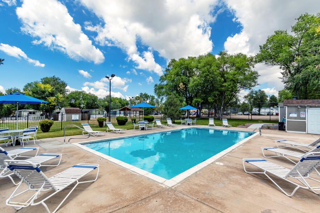 Manufactured home community pool in Colorado Springs - Find mobile homes for sale Colorado Springs