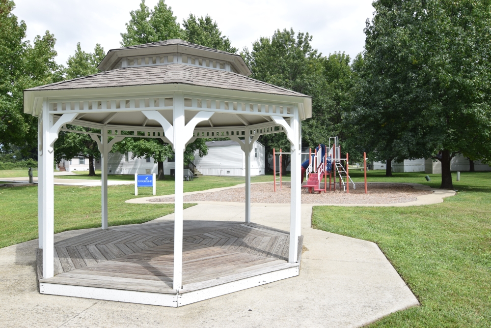 Mallard Lake community gazebo and park - East St Louis manufactured home community