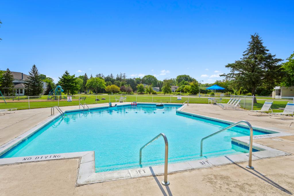 Discover the Best Manufactured Home Communities near Grand Rapids - Appletree%20Estates%20community%20pool%20in%20Walker%20MI