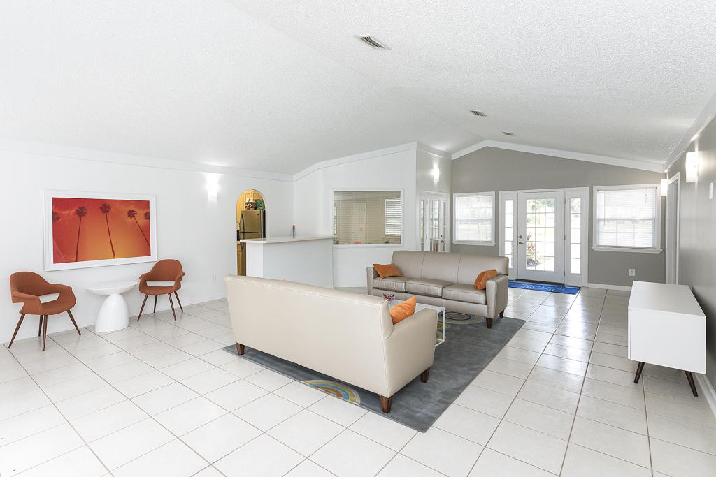 Deerpointe manufactured home community clubhouse in Jacksonville Florida