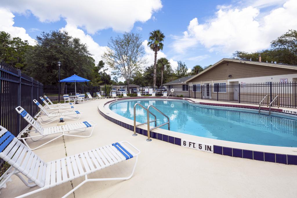 community outdoor pool at Deerpointe in Jacksonville