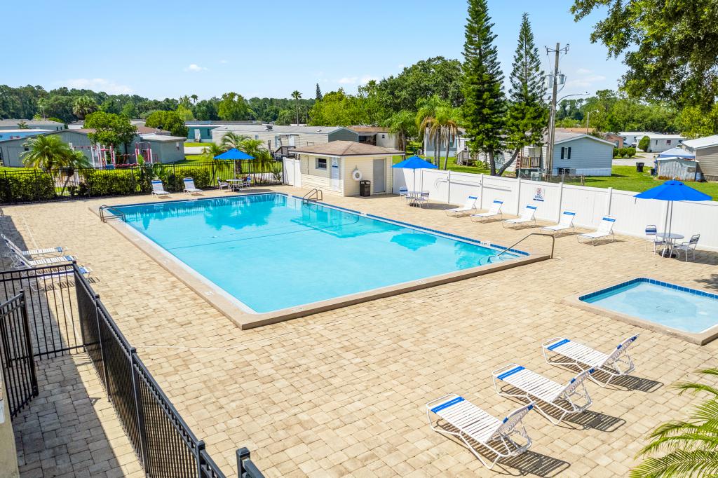 community outdoor pool at Siesta Lago